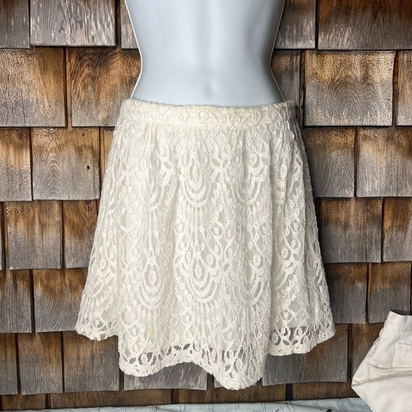 Monteau Dresses & Skirts - Monteau Women’s Lace Tulle Skirt Cream Size S